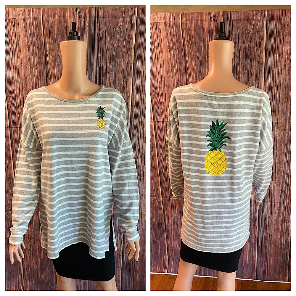 Crown & Ivy size small gray & white horizontal stripped beaded pineapple